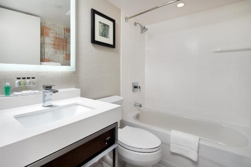Crowne Plaza TORONTO AIRPORT image 9